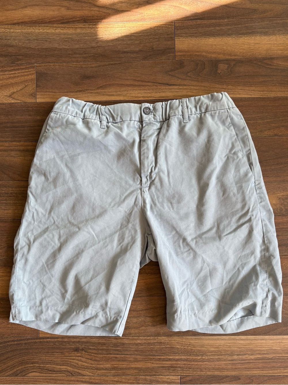 Men's Flat Front Chino Shorts in Light Gray